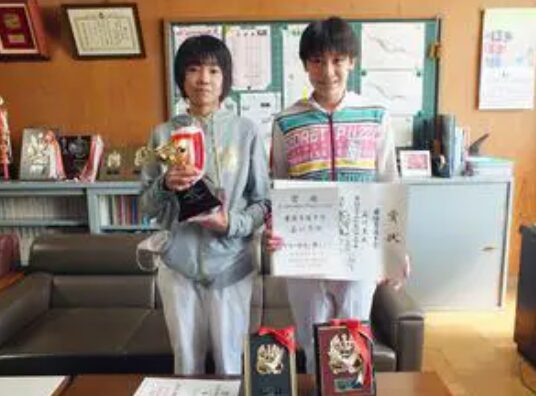 石川真佑の小学生時代の写真